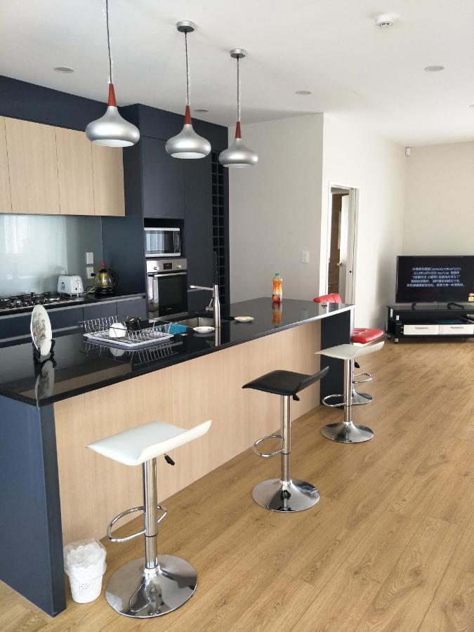 Peter New Home Окленд Номер фото