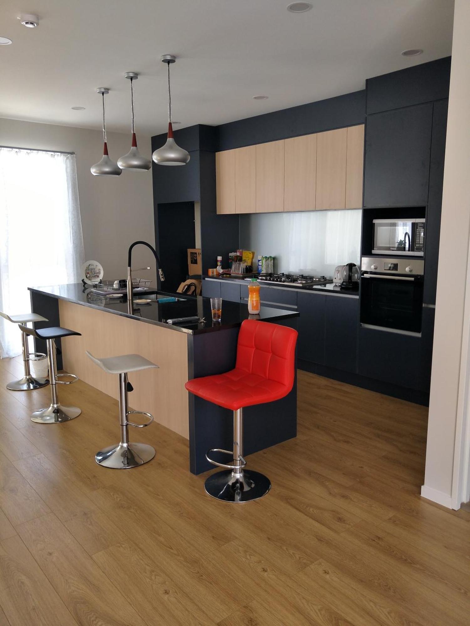Peter New Home Окленд Номер фото